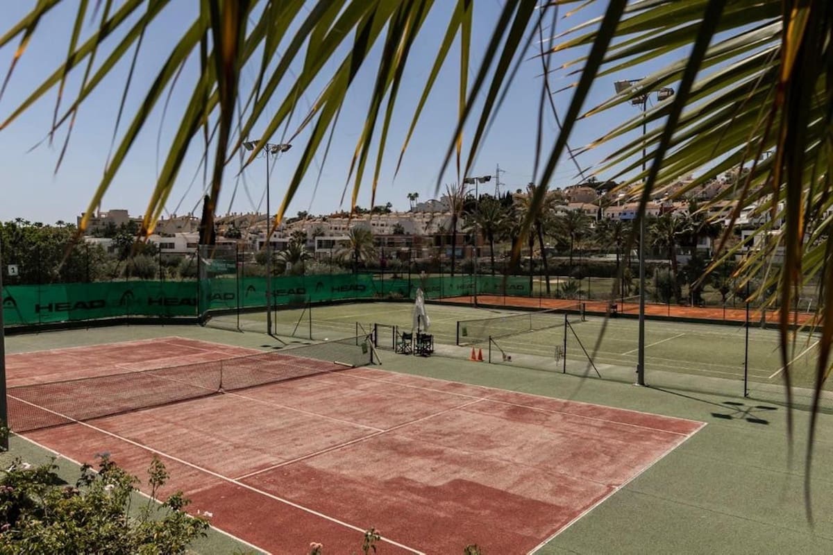 Casa de 3 habitaciones en El Paraiso en venta con piscina garaje - 560.000 € (Ref: 9733258)