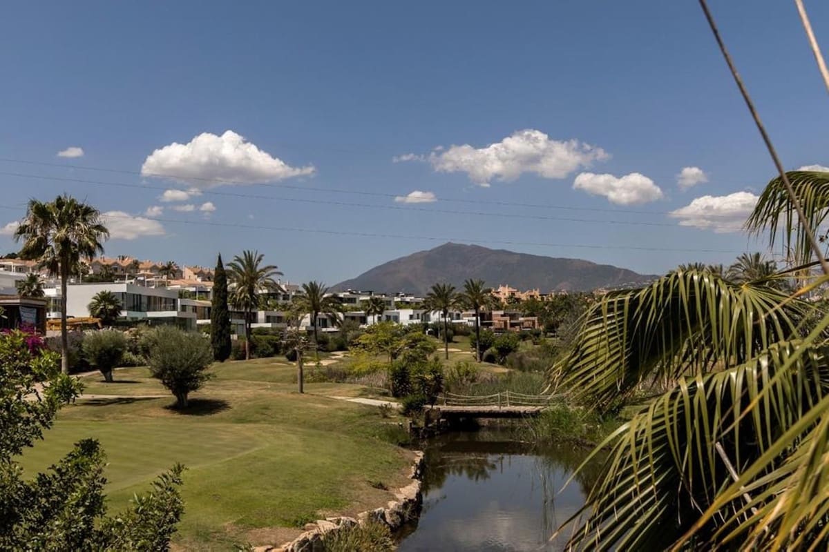 Casa de 3 habitaciones en El Paraiso en venta con piscina garaje - 560.000 € (Ref: 9733258)