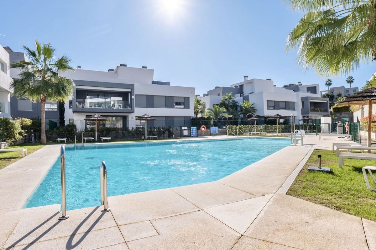 2 slaapkamer Appartement te koop in Estepona met zwembad garage - € 485.000 (Ref: 9733261)