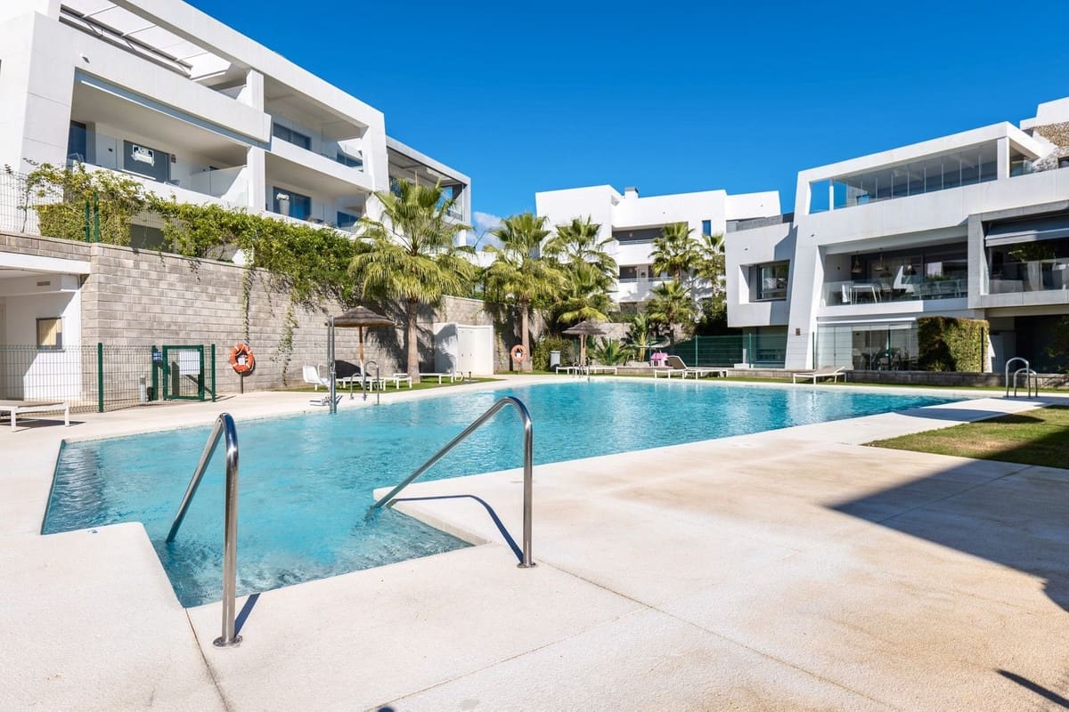 2 slaapkamer Appartement te koop in Estepona met zwembad garage - € 485.000 (Ref: 9733261)