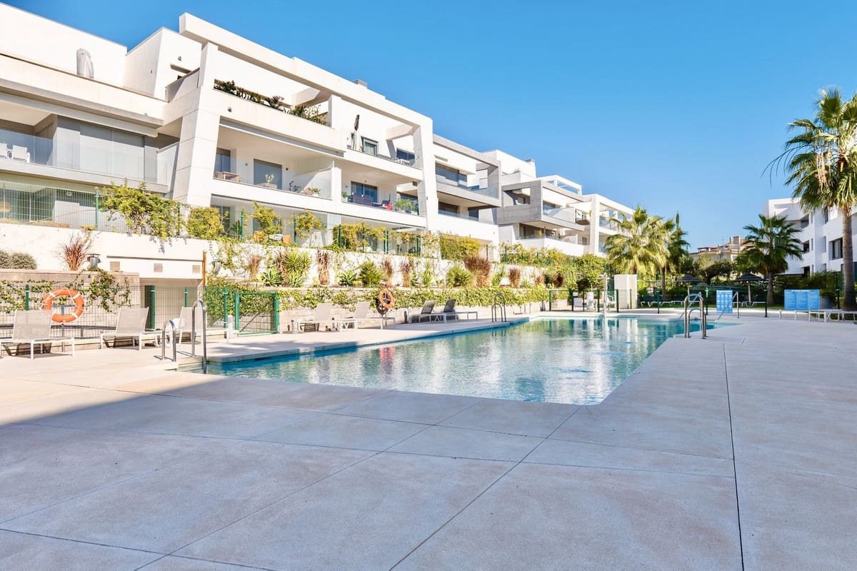 2 slaapkamer Appartement te koop in Estepona met zwembad garage - € 485.000 (Ref: 9733261)