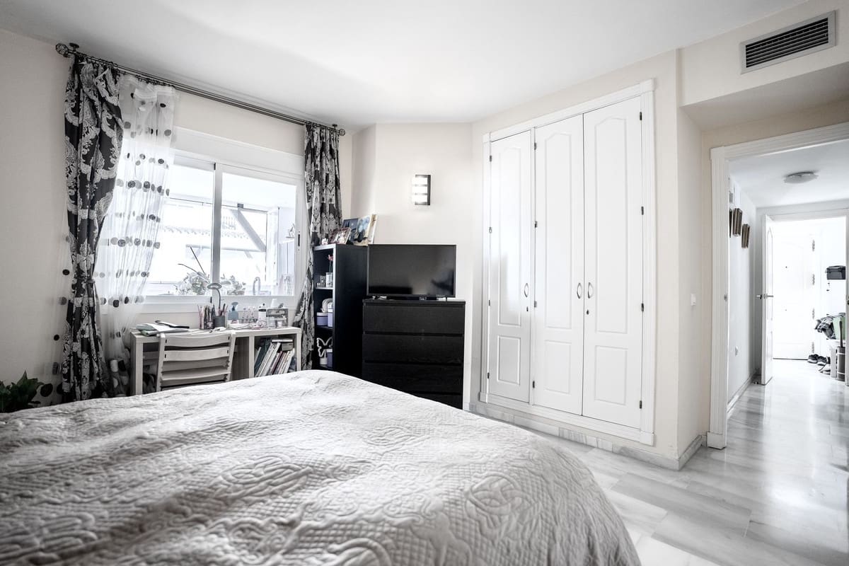 2 bedroom Apartment for sale in Nueva Andalucia with pool - € 470,000 (Ref: 9733263)