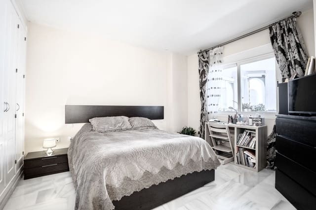 2 quarto Apartamento para venda em Nueva Andalucia, Marbella com piscina - 470 000 € (Ref: 9733263)