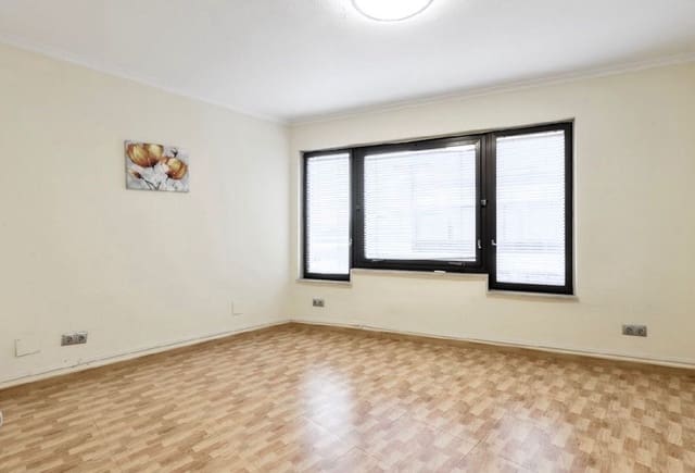 Kontor til salgs i Marbella - € 340 000 (Ref: 9733271)