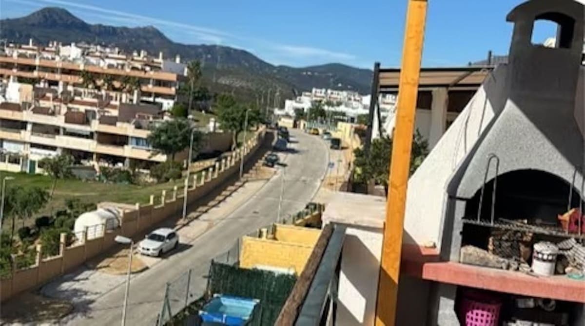 2 bedroom Penthouse for sale in Casares with pool garage - € 320,000 (Ref: 9733272)