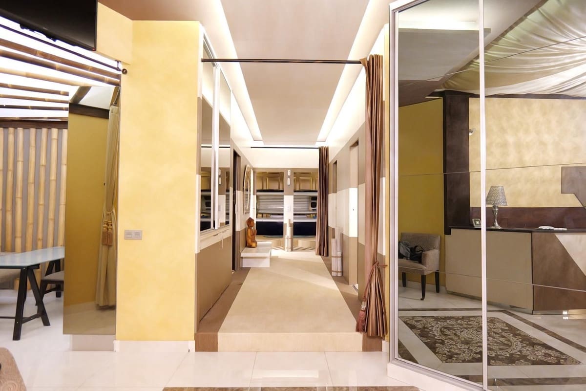 4 bedroom Commercial for sale in Puerto Banus with garage - € 260,000 (Ref: 9733275)