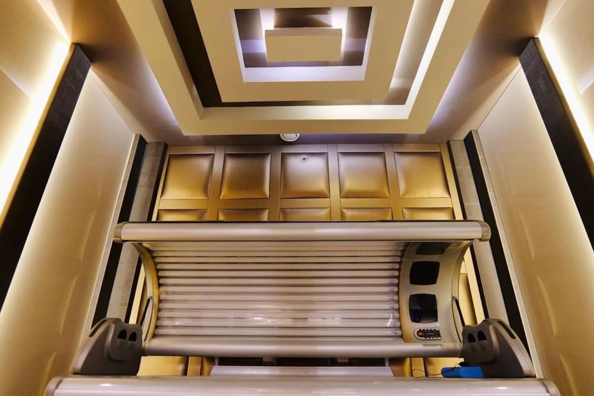 4 bedroom Commercial for sale in Puerto Banus with garage - € 260,000 (Ref: 9733275)