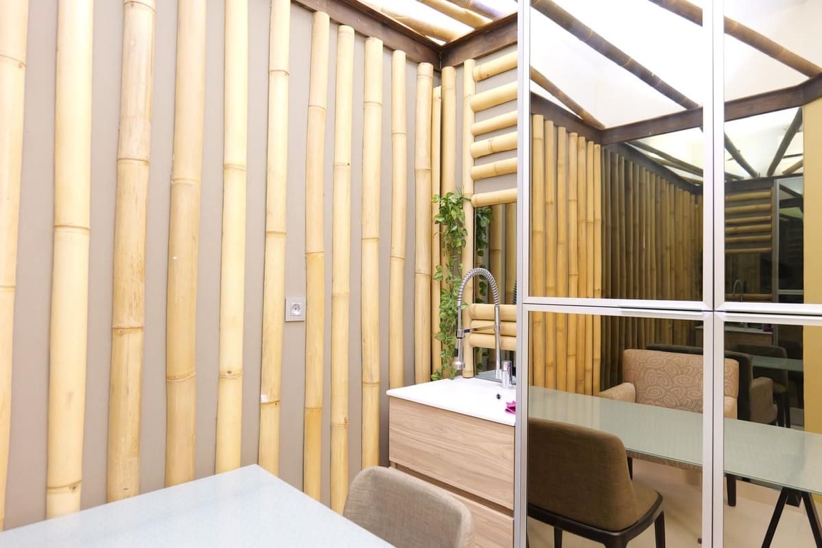 4 bedroom Commercial for sale in Puerto Banus with garage - € 260,000 (Ref: 9733275)