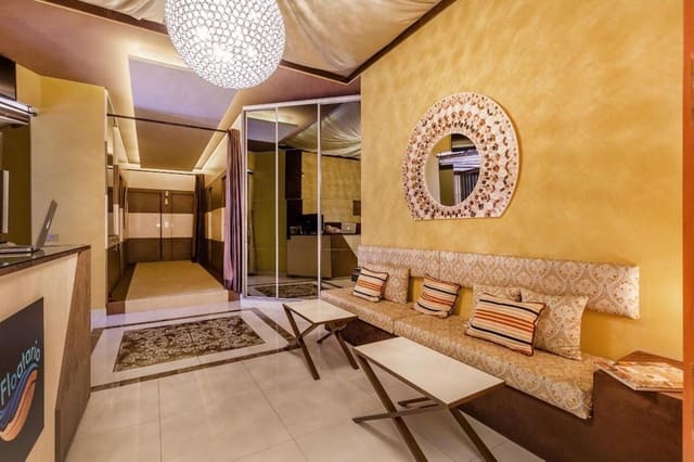 4 bedroom Commercial for sale in Puerto Banus, Marbella with garage - € 260,000 (Ref: 9733275)