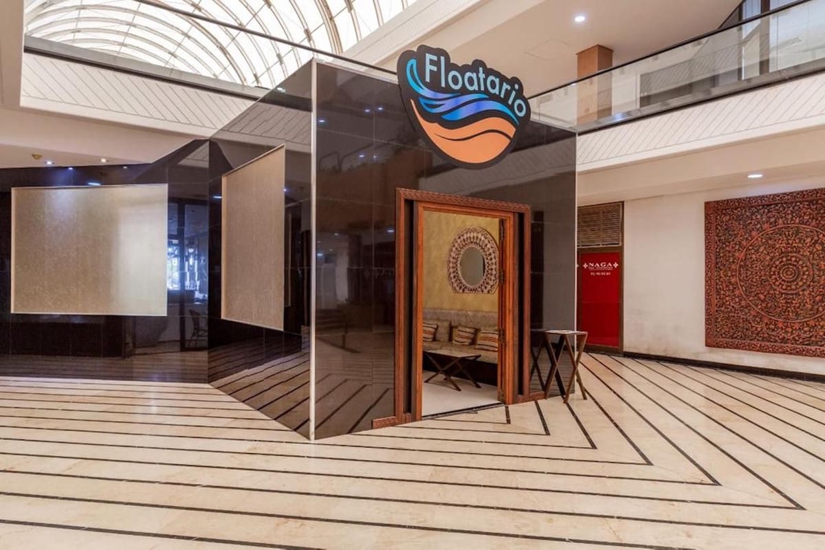 4 bedroom Commercial for sale in Puerto Banus with garage - € 260,000 (Ref: 9733275)