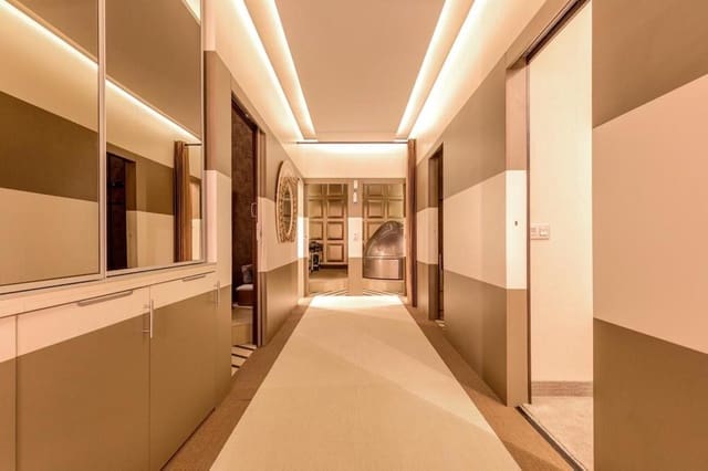 4 slaapkamer Commercieel te koop in Puerto Banus, Marbella met garage - € 260.000 (Ref: 9733275)