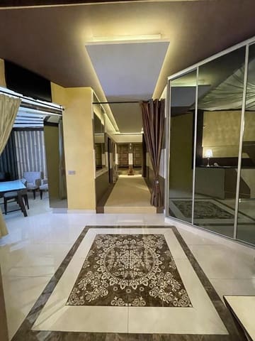 4 slaapkamer Commercieel te koop in Puerto Banus, Marbella met garage - € 260.000 (Ref: 9733275)