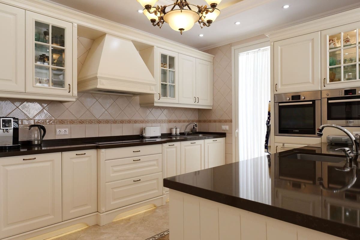 4 bedroom Villa for sale in El Rosario with pool garage - € 3,990,000 (Ref: 9733277)