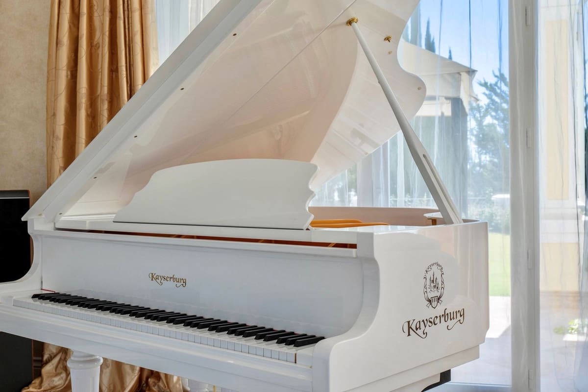 4 bedroom Villa for sale in El Rosario with pool garage - € 3,990,000 (Ref: 9733277)