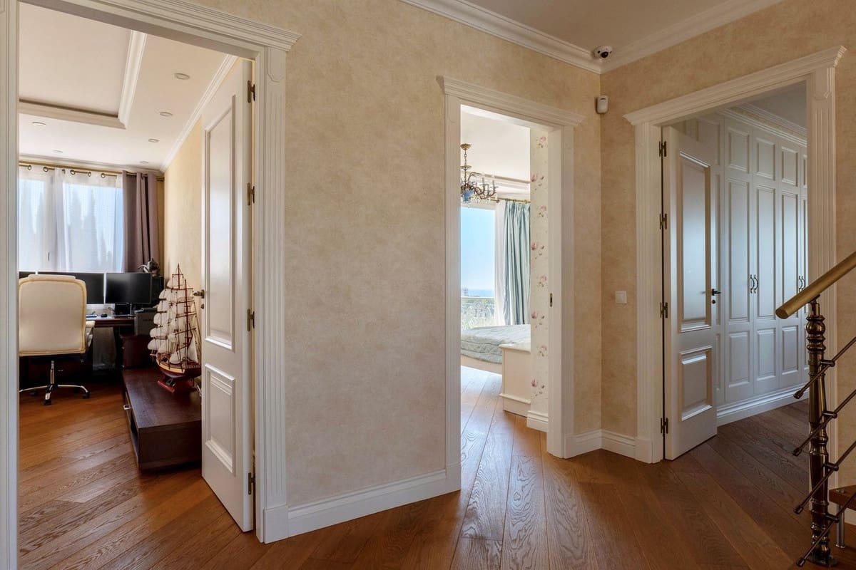 4 bedroom Villa for sale in El Rosario with pool garage - € 3,990,000 (Ref: 9733277)