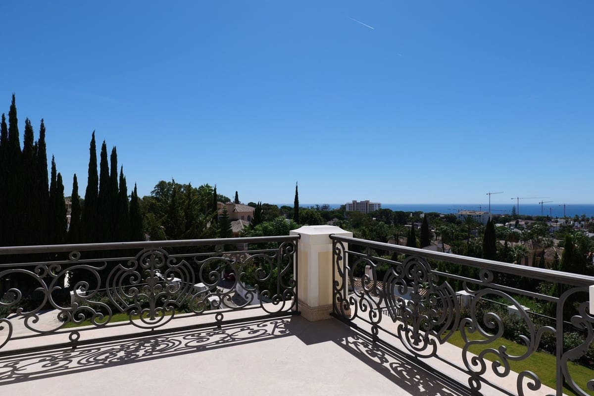 4 bedroom Villa for sale in El Rosario with pool garage - € 3,990,000 (Ref: 9733277)