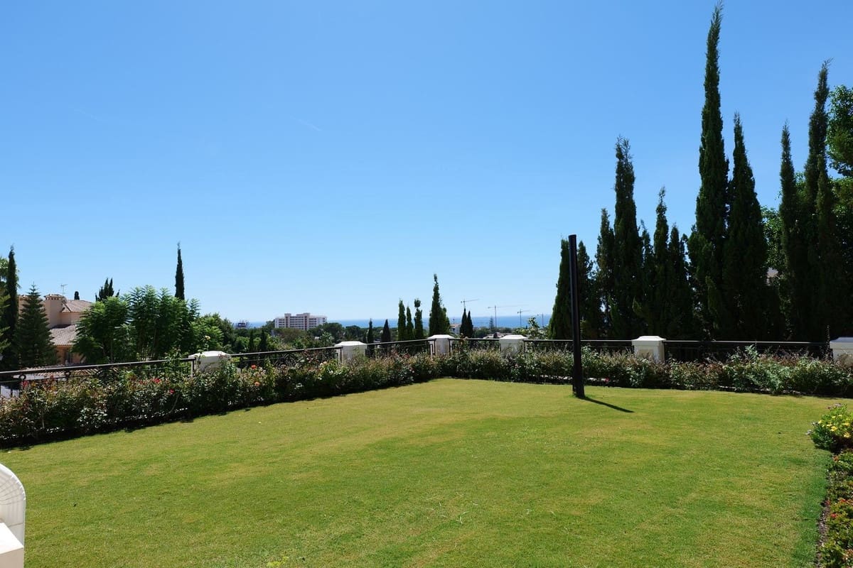 4 bedroom Villa for sale in El Rosario with pool garage - € 3,990,000 (Ref: 9733277)