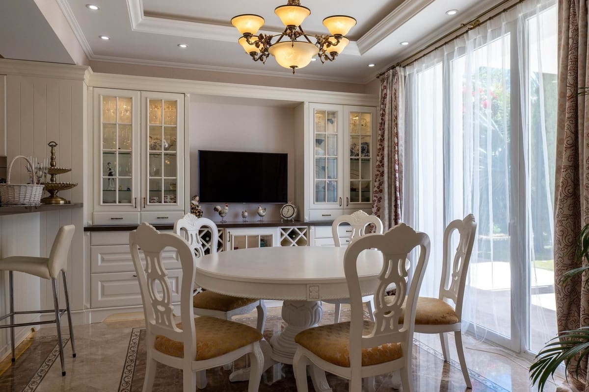 4 bedroom Villa for sale in El Rosario with pool garage - € 3,790,000 (Ref: 9733277)
