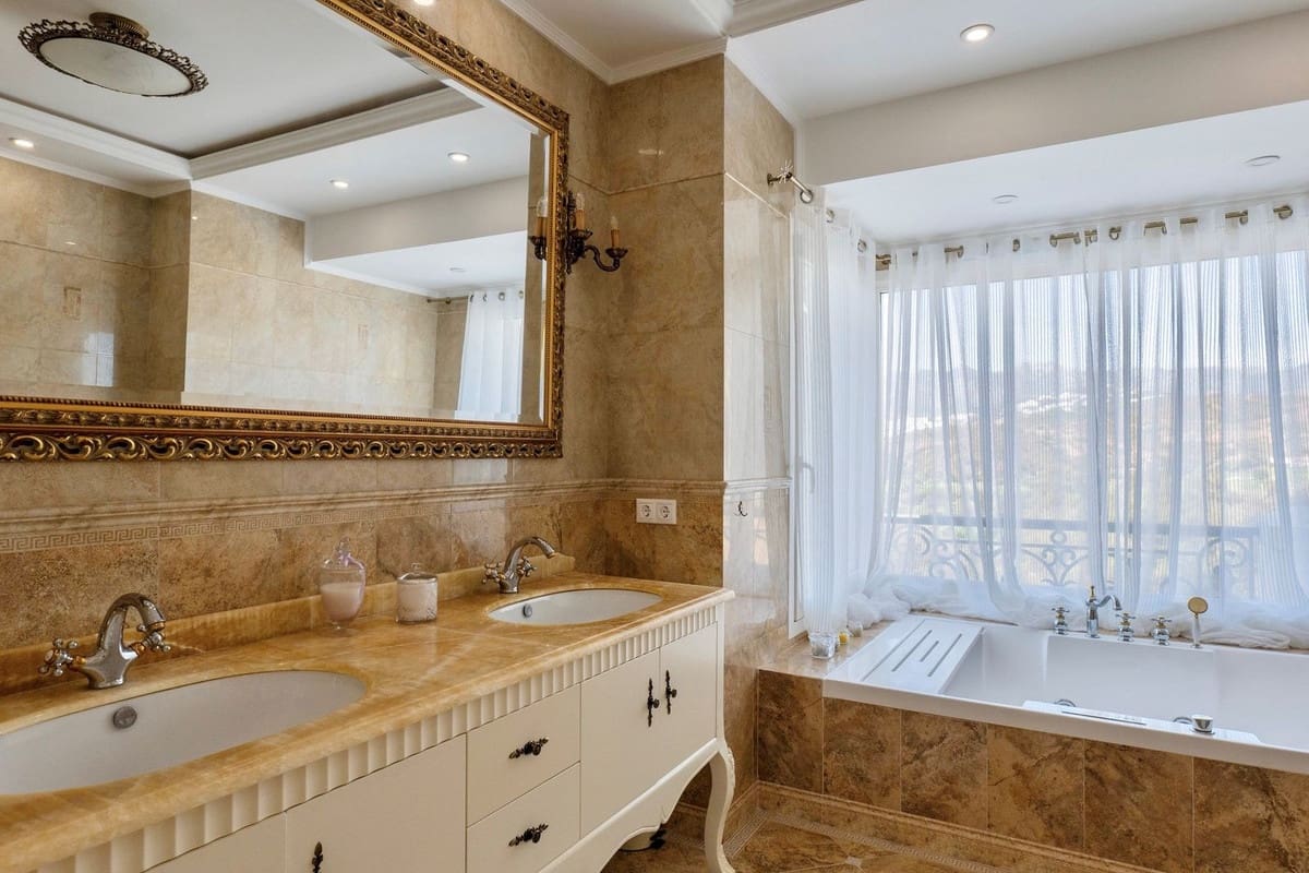 4 bedroom Villa for sale in El Rosario with pool garage - € 3,790,000 (Ref: 9733277)