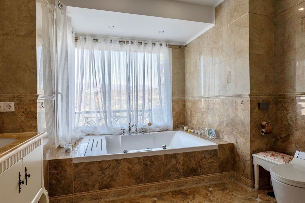 4 bedroom Villa for sale in El Rosario with pool garage - € 3,790,000 (Ref: 9733277)