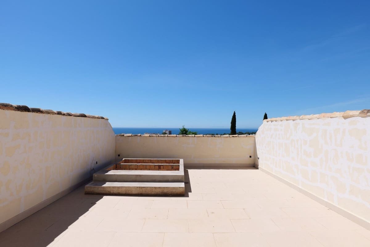 4 bedroom Villa for sale in El Rosario with pool garage - € 3,790,000 (Ref: 9733277)
