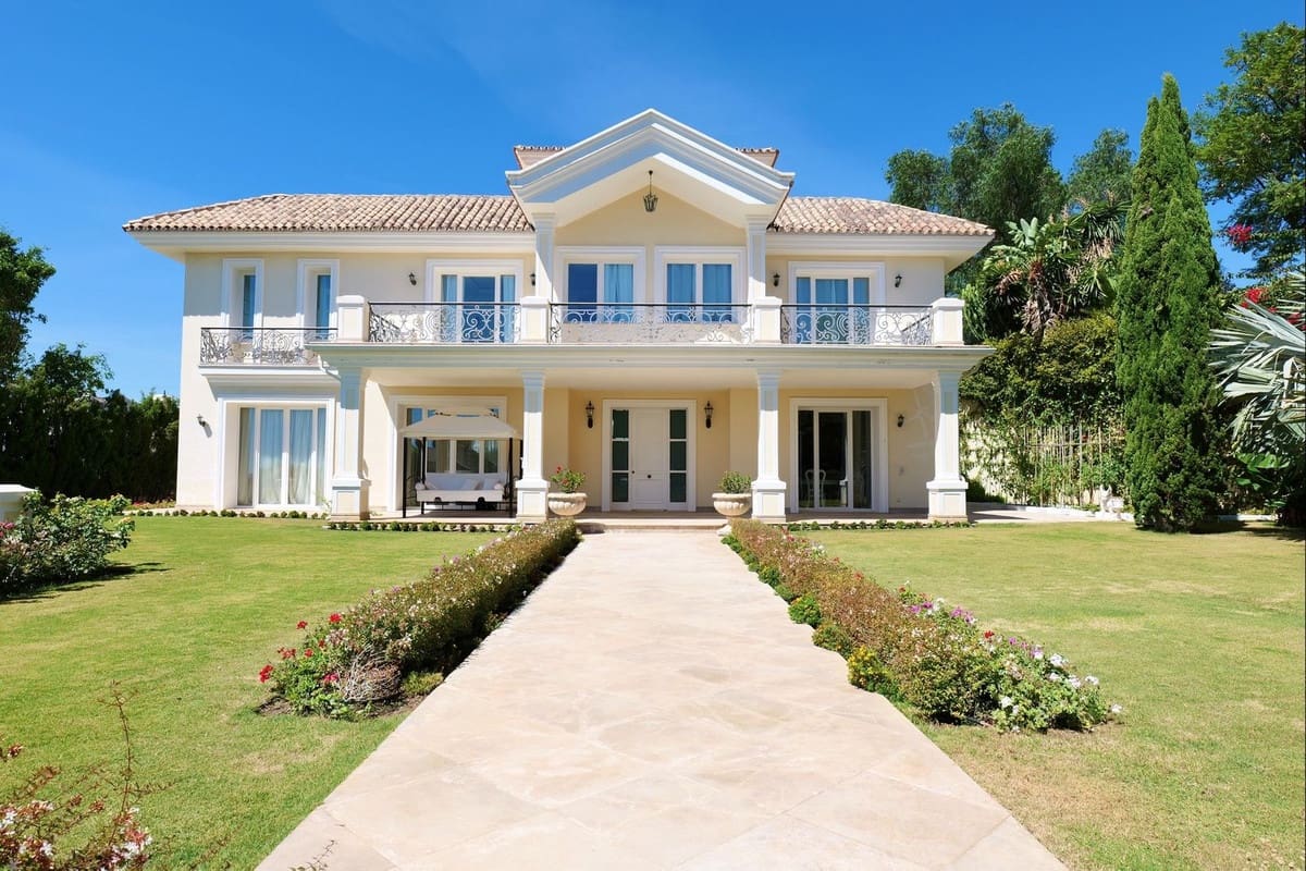 4 bedroom Villa for sale in El Rosario with pool garage - € 3,790,000 (Ref: 9733277)