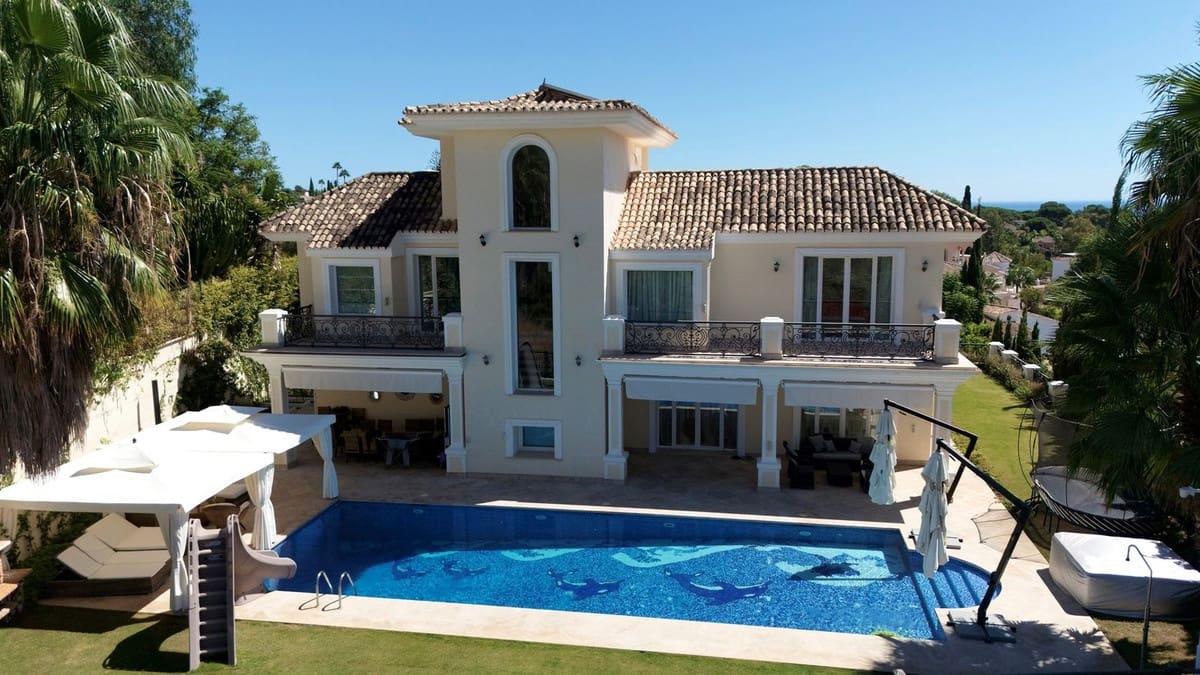 4 bedroom Villa for sale in El Rosario with pool garage - € 3,790,000 (Ref: 9733277)