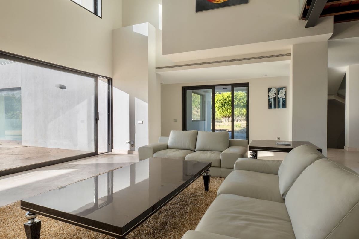 7 bedroom Villa for sale in Benahavis with pool garage - € 3,500,000 (Ref: 9733278)