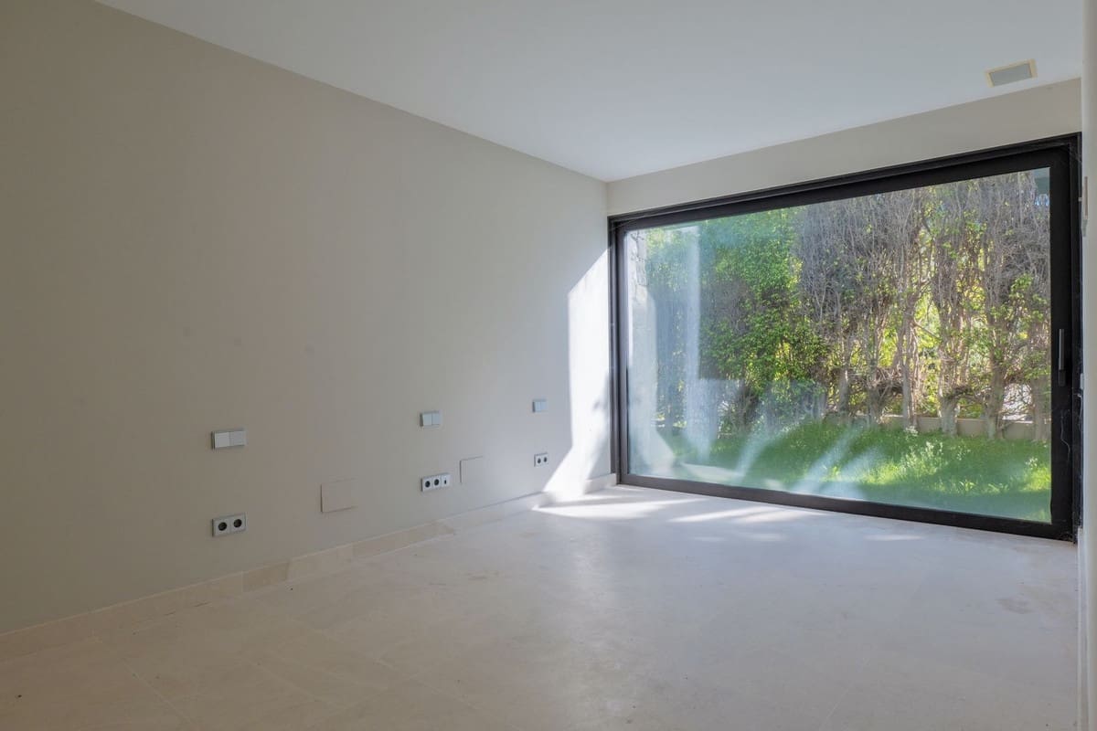 7 bedroom Villa for sale in Benahavis with pool garage - € 3,500,000 (Ref: 9733278)