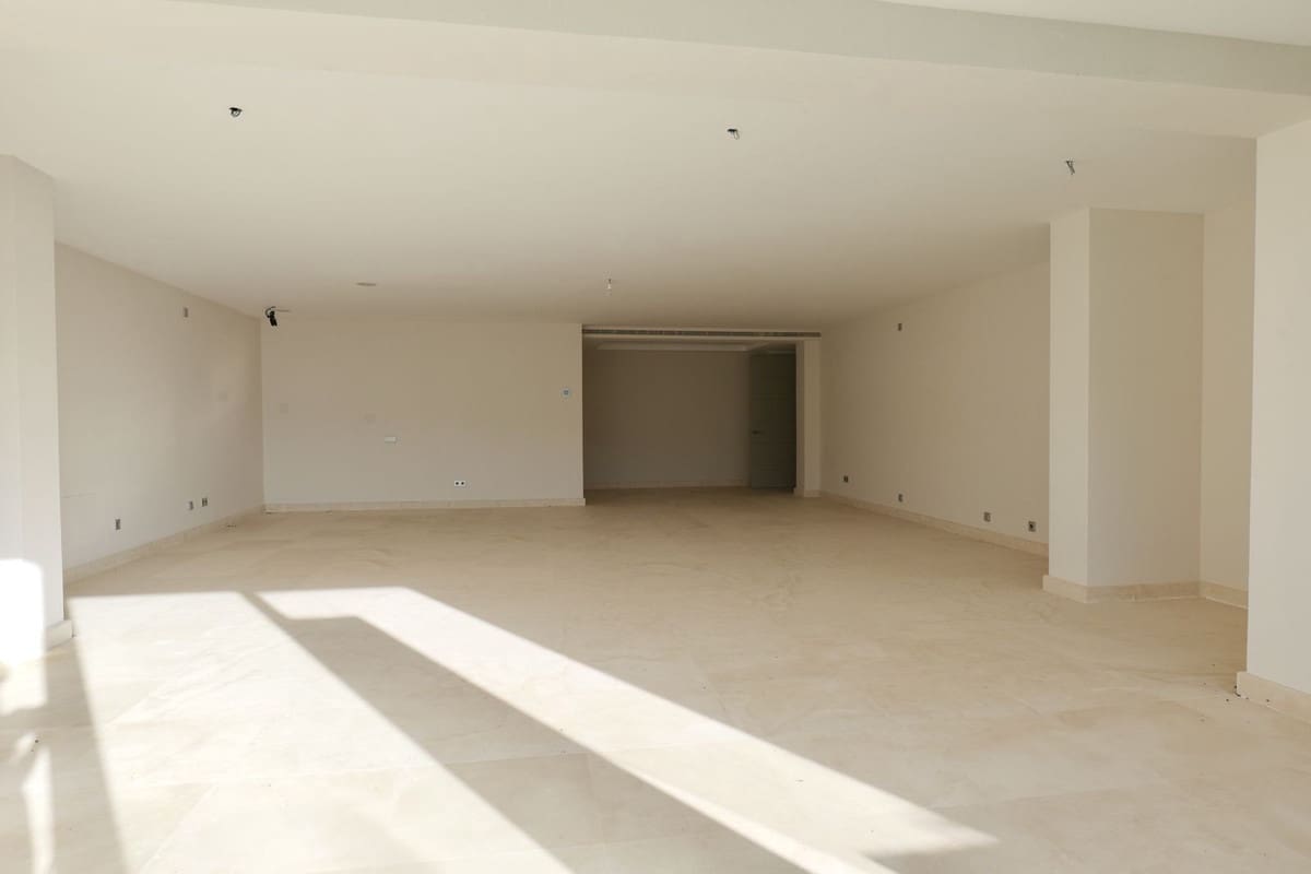 7 bedroom Villa for sale in Benahavis with pool garage - € 3,500,000 (Ref: 9733278)