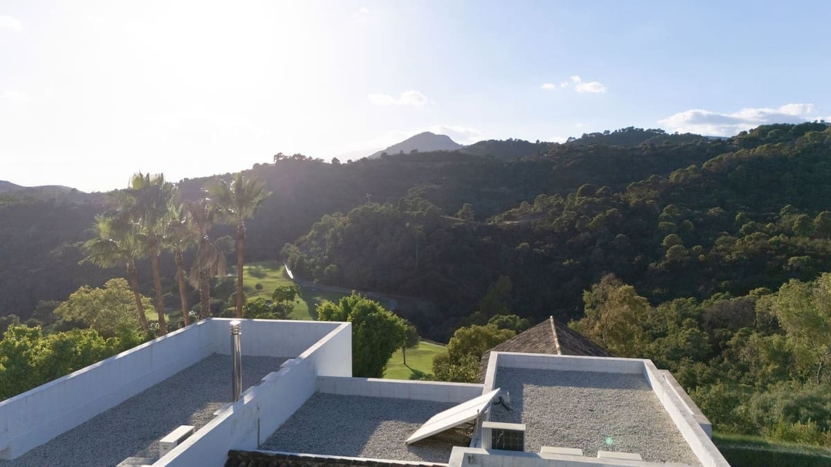7 bedroom Villa for sale in Benahavis with pool garage - € 3,500,000 (Ref: 9733278)