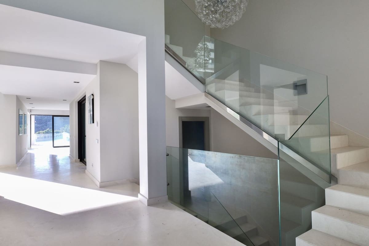7 bedroom Villa for sale in Benahavis with pool garage - € 3,500,000 (Ref: 9733278)