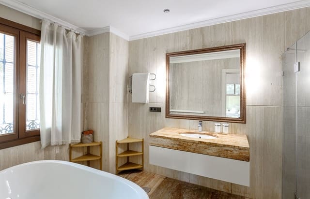 6 sypialnia Willa na sprzedaż w Elviria, Marbella z basenem garażem - 3 450 000 € (Ref: 9733279)