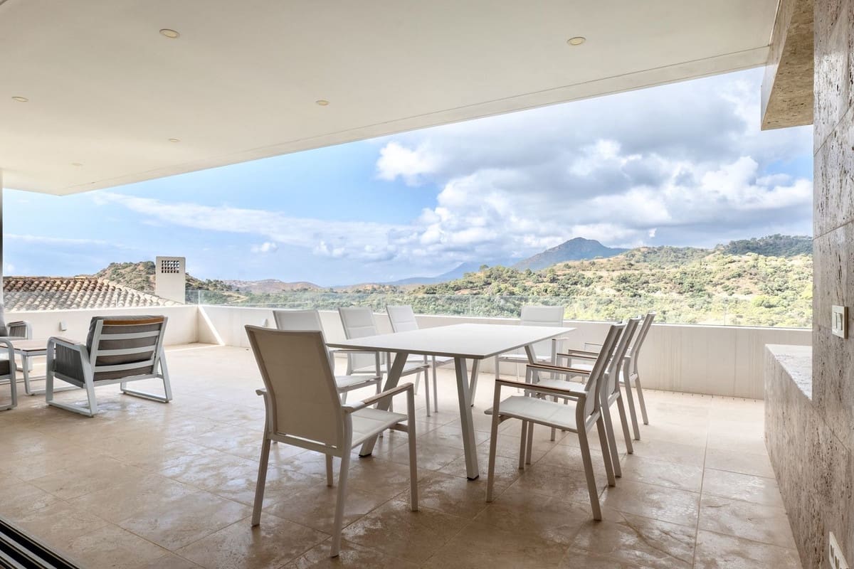 6 bedroom Villa for sale in Los Arqueros with pool garage - € 3,250,000 (Ref: 9733280)