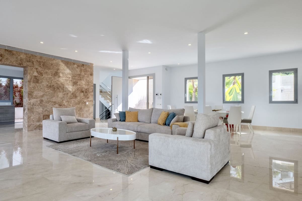 6 bedroom Villa for sale in Los Arqueros with pool garage - € 3,250,000 (Ref: 9733280)