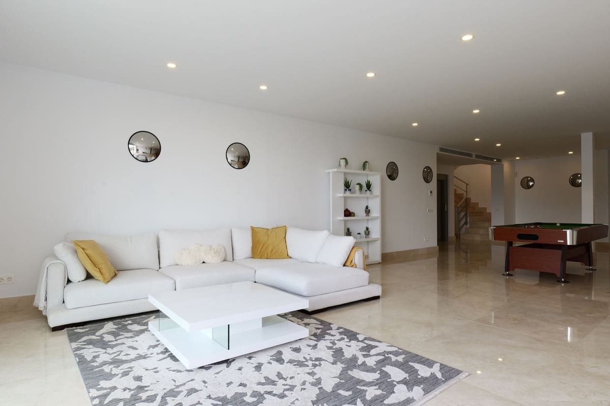 6 bedroom Villa for sale in Los Arqueros with pool garage - € 3,250,000 (Ref: 9733280)