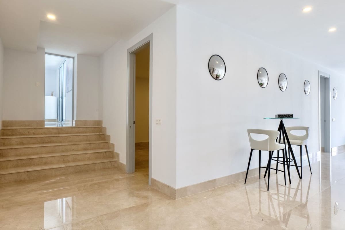 6 bedroom Villa for sale in Los Arqueros with pool garage - € 3,250,000 (Ref: 9733280)