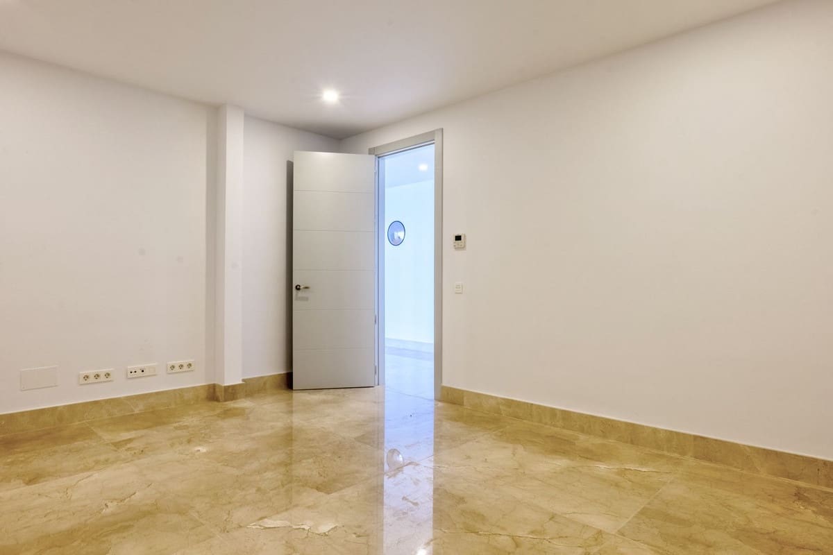 6 bedroom Villa for sale in Los Arqueros with pool garage - € 3,250,000 (Ref: 9733280)