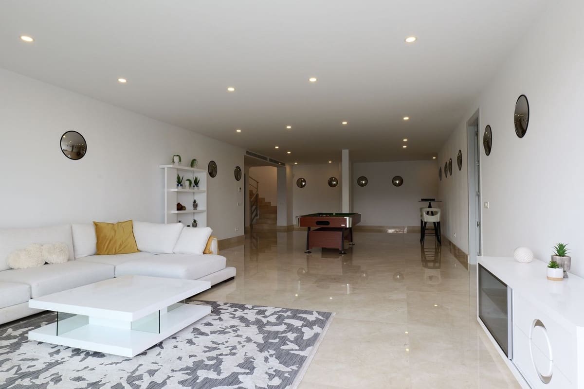 6 bedroom Villa for sale in Los Arqueros with pool garage - € 3,250,000 (Ref: 9733280)