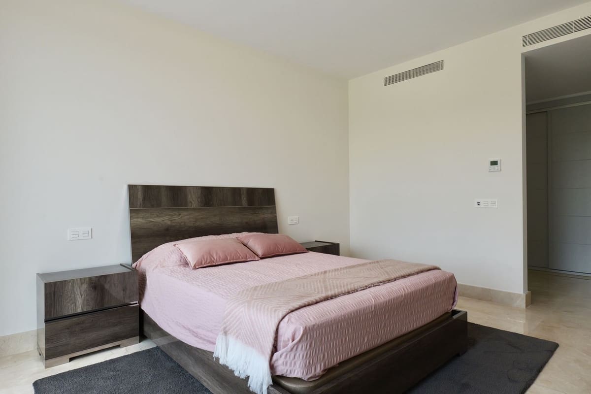 6 bedroom Villa for sale in Los Arqueros with pool garage - € 3,250,000 (Ref: 9733280)