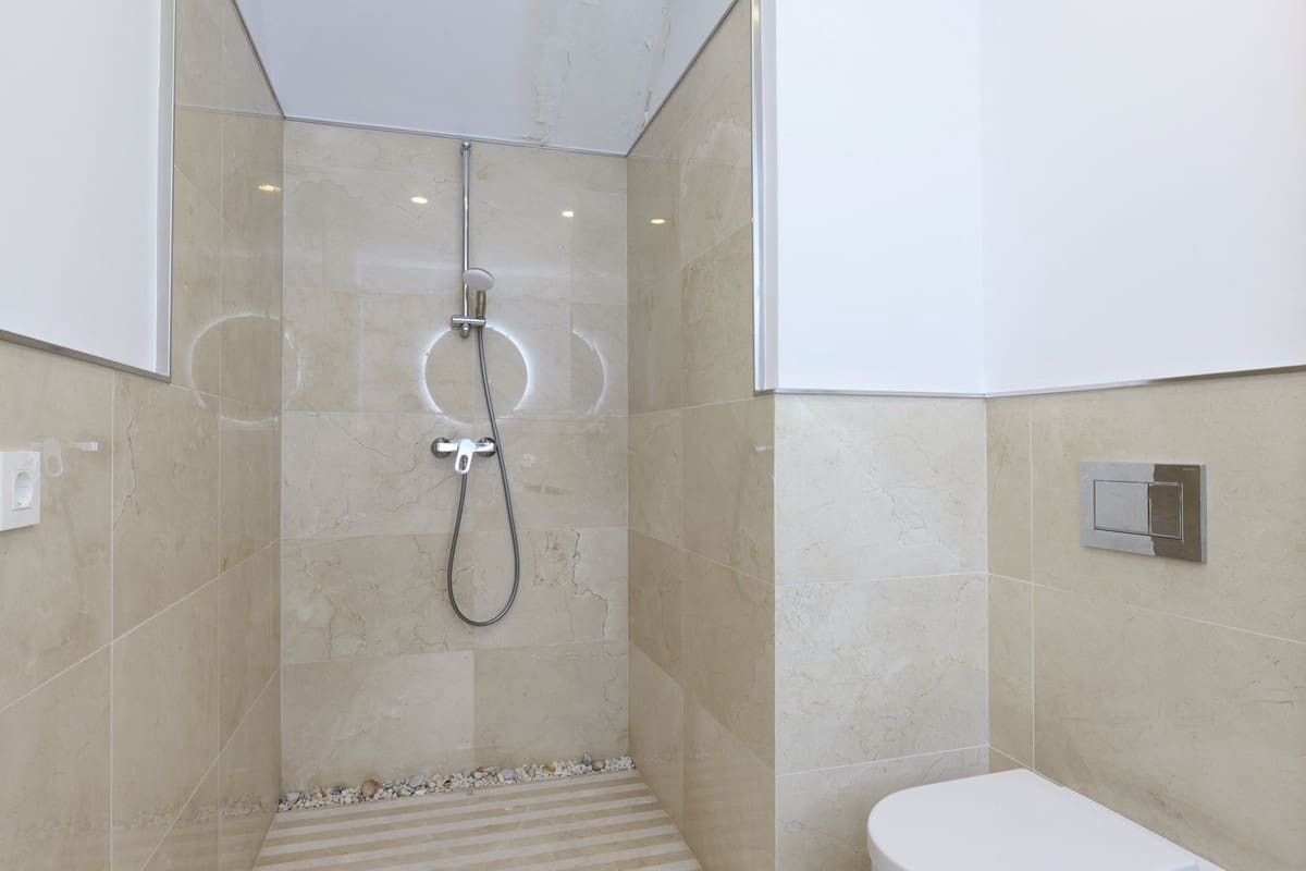 6 bedroom Villa for sale in Los Arqueros with pool garage - € 3,250,000 (Ref: 9733280)