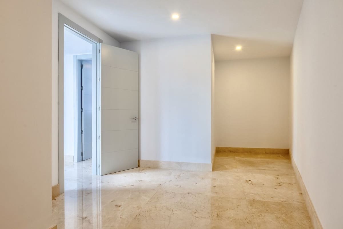 6 bedroom Villa for sale in Los Arqueros with pool garage - € 3,250,000 (Ref: 9733280)