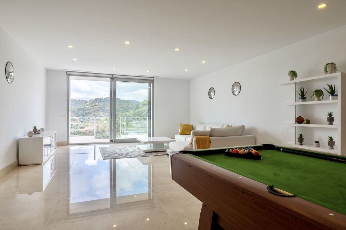 6 bedroom Villa for sale in Los Arqueros with pool garage - € 3,250,000 (Ref: 9733280)