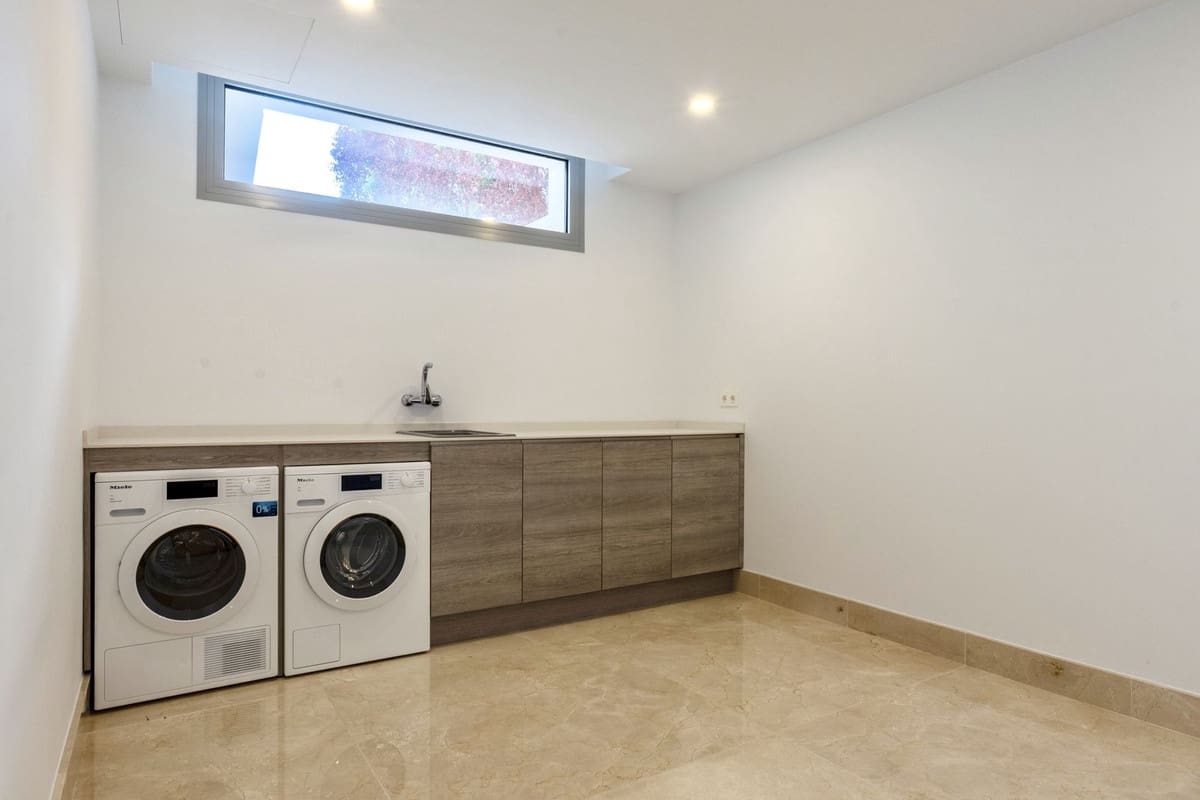 6 bedroom Villa for sale in Los Arqueros with pool garage - € 3,250,000 (Ref: 9733280)