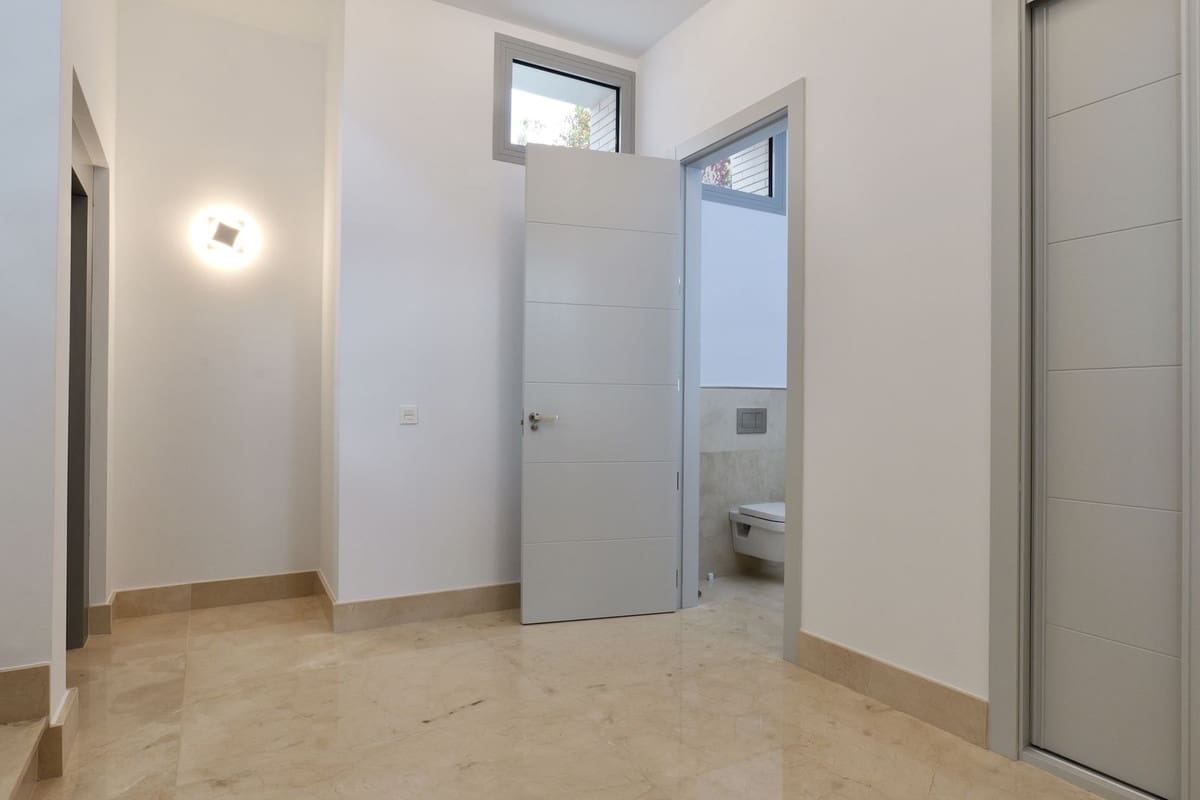 6 bedroom Villa for sale in Los Arqueros with pool garage - € 3,250,000 (Ref: 9733280)