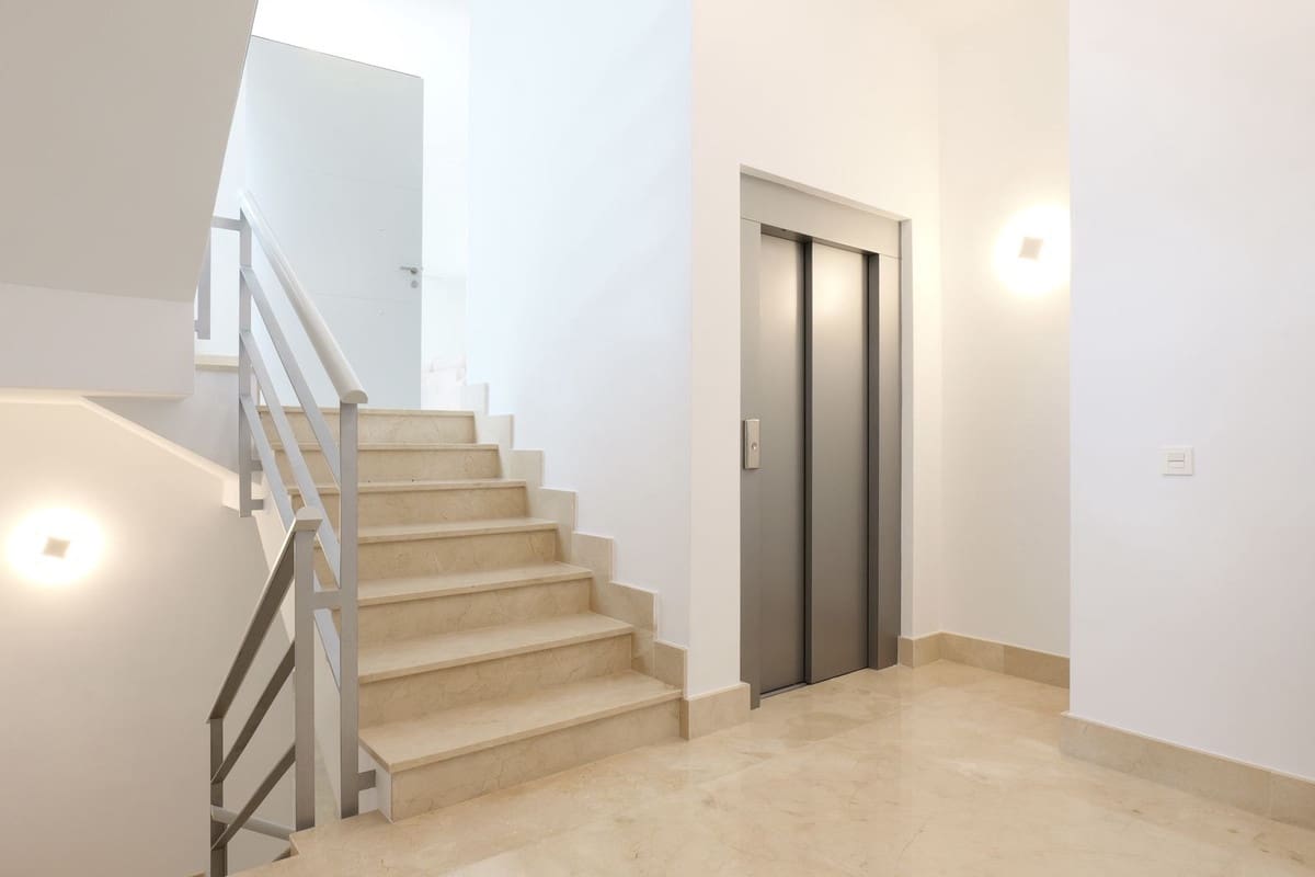 6 bedroom Villa for sale in Los Arqueros with pool garage - € 3,250,000 (Ref: 9733280)