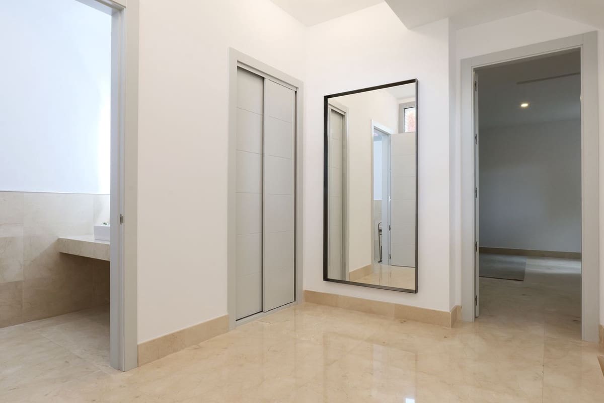 6 bedroom Villa for sale in Los Arqueros with pool garage - € 3,250,000 (Ref: 9733280)