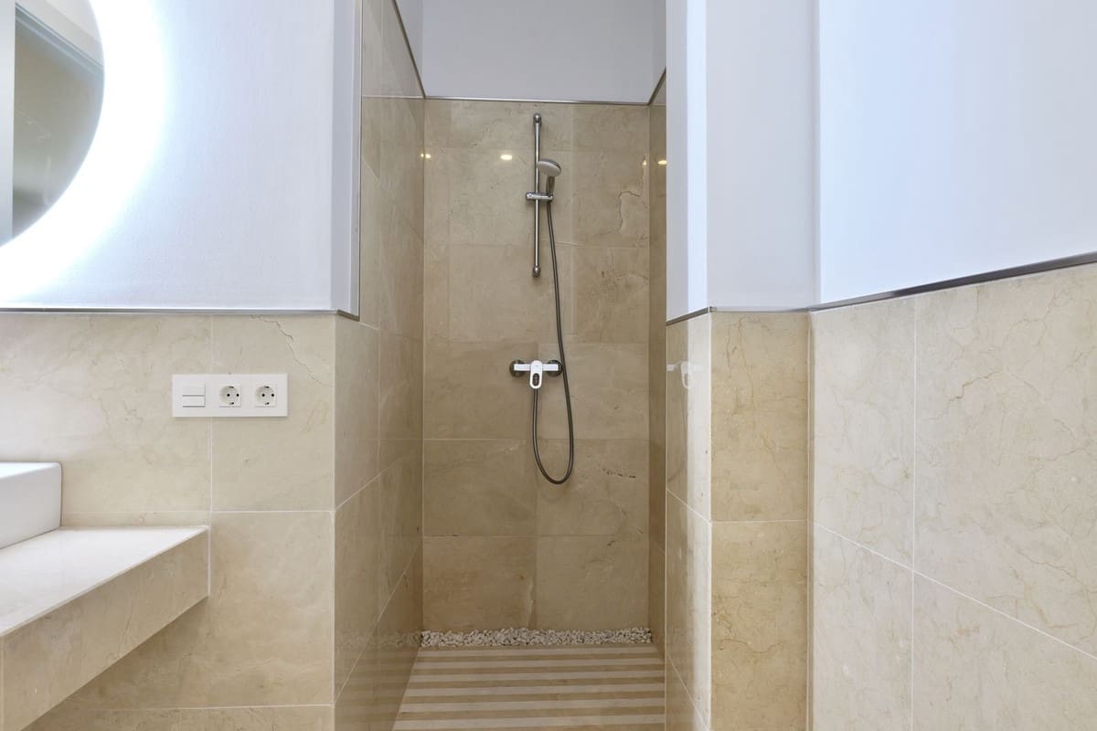 6 bedroom Villa for sale in Los Arqueros with pool garage - € 3,250,000 (Ref: 9733280)