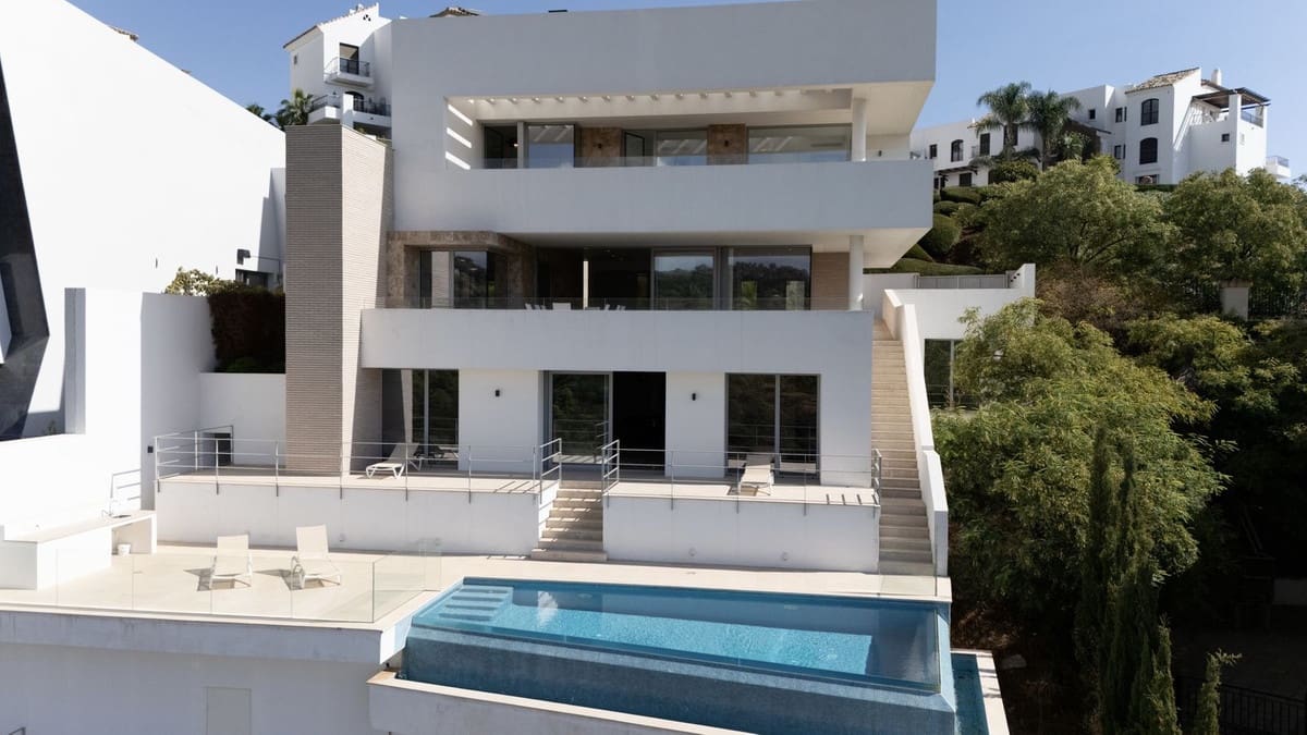 6 bedroom Villa for sale in Los Arqueros with pool garage - € 3,250,000 (Ref: 9733280)