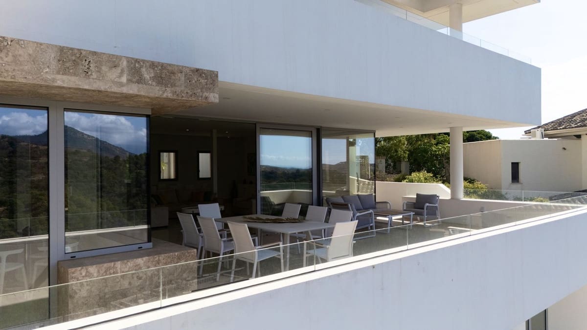 6 bedroom Villa for sale in Los Arqueros with pool garage - € 3,250,000 (Ref: 9733280)